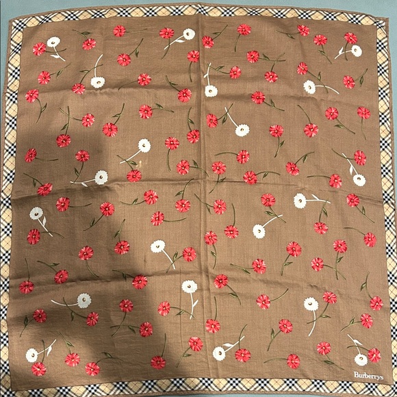 Vintage Burberrys handkerchief. Known as a pocket square.  *Prestine condition - Picture 3 of 6